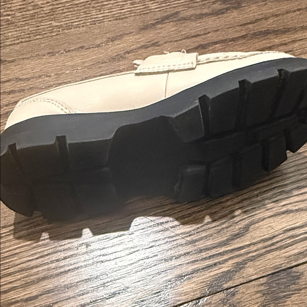 Zara Loafers with Heart Gold Accent - Picture 4 of 6